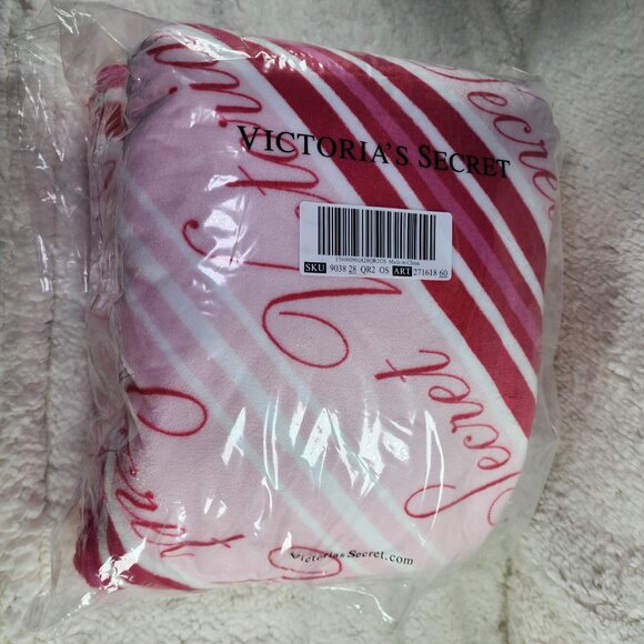 Victoria's Secret Cozy Plush Blanket 60 x 50 in. - Picture 5 of 5